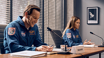 John Bradley Halle Berry Patrick Wilson Kelly Yu Moonfall HD wallpaper