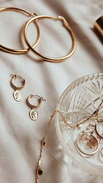 Creative jewelry graphy, Styling inspiration, Beautiful jewellery, Captivating hoots HD phone wallpaper