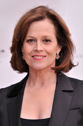 Sigourney Weaver, Celebrity beauty, Stunning portraits, graphy HD phone wallpaper