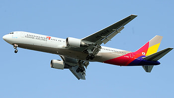 Asiana Airlines, Plane overshoots runway, Hiroshima, Injured HD wallpaper