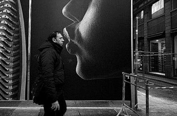 Virtual Kiss, white, black, abstract, graphy, people HD wallpaper
