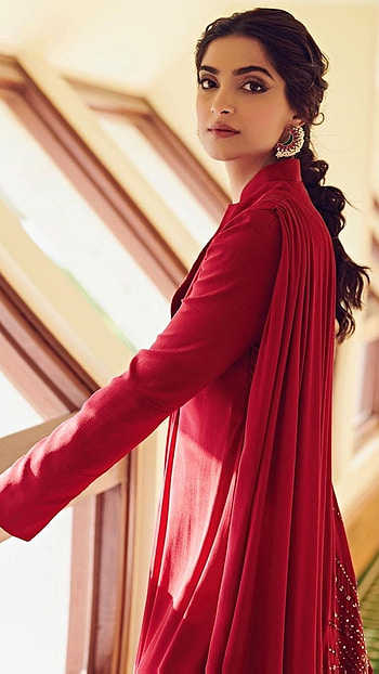 Sonam Kapoor, Bollywood Heroine HD phone wallpaper