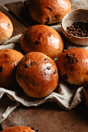 Japanese chocolate chip milk bread buns, Bun HD phone wallpaper