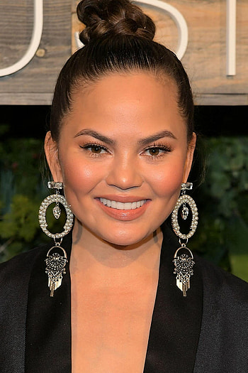 Chrissy Teigen, Celebs, Stunning portraits, Glamourous shots HD phone wallpaper