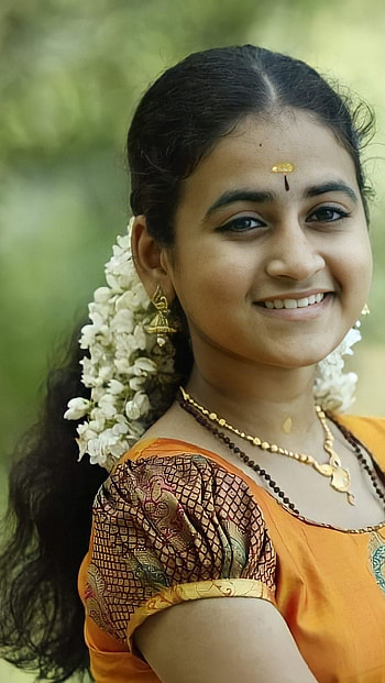 Soorya Gayatri, classical singer HD phone wallpaper