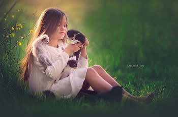Little friends, kitten, animal, white, cute, girl, cat, copil, pisica, meg bitton, green, child HD wallpaper