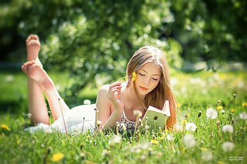 In silence of the meadow, field, garden, meadow, flowers, girl, beauty, silence, daisies HD wallpaper