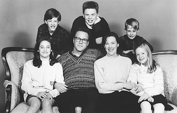 Home Alone 2, Behind the scenes, Macaulay Culkin's career, Child actor success HD wallpaper