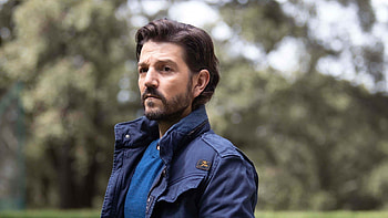 Diego Luna, Success story, Chivas Regal blend, Inspiring achievement HD wallpaper