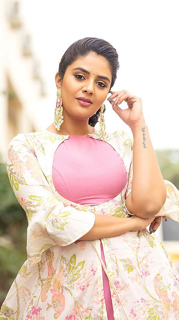 Sreemukhi, telugu actress, model, sexy gorgeous HD phone wallpaper