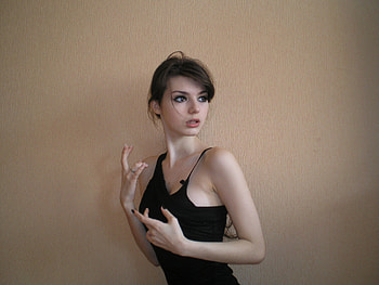 Shocked Girl Looking At Viewer, girls, model, graphy HD wallpaper