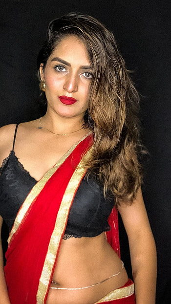 Trishaa kamlakar, saree lover, red hot, navel show HD phone wallpaper