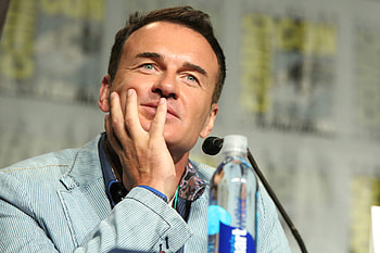Julian McMahon, Hunters series, Out there terrorist, Exclusive interview HD wallpaper