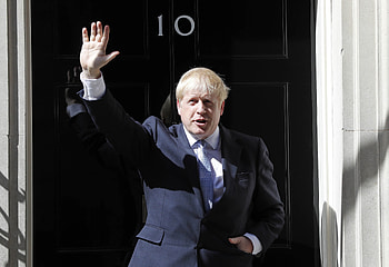 Boris Johnson, Donald Trump, Comparisons, CNN analysis HD wallpaper