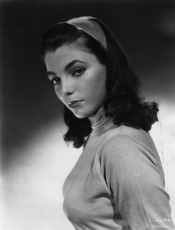 Joan Collins, Icons , Fanpop , Young Joan Collins HD phone wallpaper