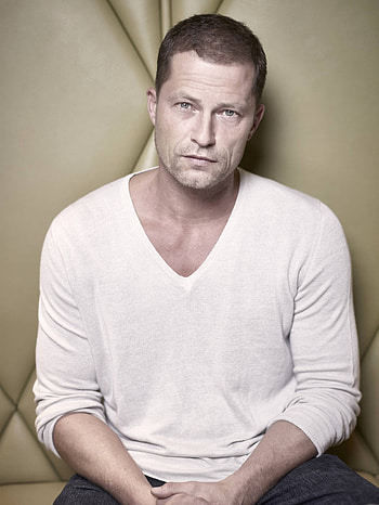 Til Schweiger, Interview about dementia, Aging gracefully, Thought-provoking conversation HD phone wallpaper