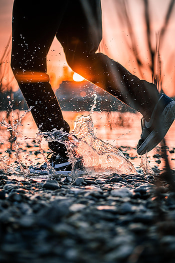 Sunset, Miscellanea, Miscellaneous, Legs, Sneakers, Spray HD phone wallpaper