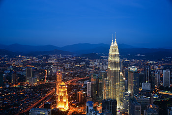 Petronas Twin Towers, Skyscrapers at night, Kuala Lumpur, City view HD wallpaper