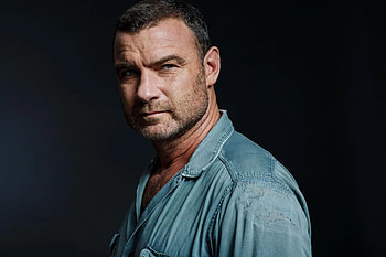 Liev Schreiber, Versatile performances, Charismatic presence, Iconic roles HD wallpaper