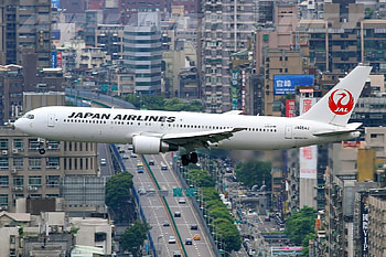 Boeing 767 Coming Into Taiwan, Boeing 767, Jet Airliners, Taiwan, Boeing Aircraft HD wallpaper