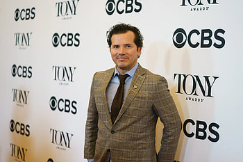 John Leguizamo, Staying out of the sun, Working in film, Versatile actor HD wallpaper