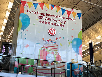 Hong Kong International Airport, Retail revenue, Advertising success, Vibrant commercial environment HD wallpaper