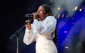 Mickey Guyton, Ready to quit music, Super Bowl Texas Monthly HD wallpaper