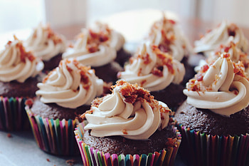 Food, Desert, Cream, Cupcakes, Sprinkling, Sprinkle HD wallpaper