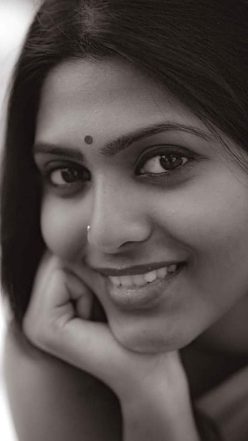 Praneetha Patnaik, telugu actress, model, saree beauty, dusky HD phone wallpaper