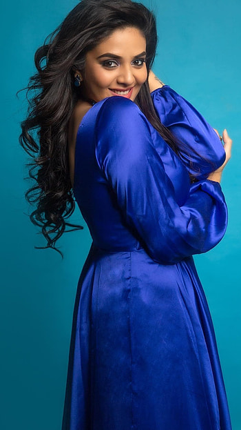 Sreemukhi, telugu actress, anchor HD phone wallpaper
