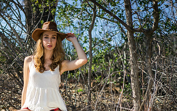 Cowgirl Enjoying the Outdoors, cowgirl, model, blonde, hat HD wallpaper