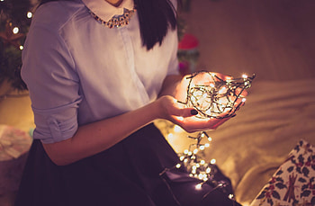 Christmas Lights, craciun, lights, christmas, woman, hand HD wallpaper