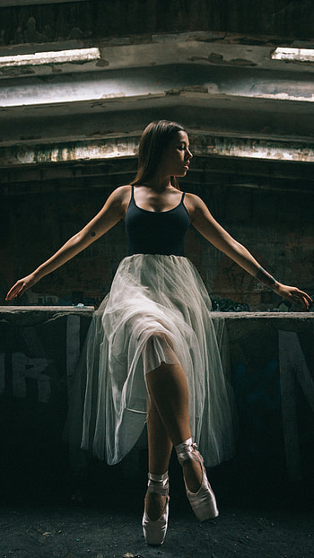 Ballerina on Sony Xperia, , Captivating poses, Dance aesthetics HD phone wallpaper