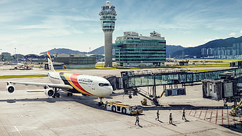 Hong Kong International Airport, Flight cancellations, Typhoon Mangkhut, City HD wallpaper