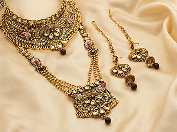 Gold jewelry , Stylish designs, Elegant necklaces, Fashionable accessories HD wallpaper