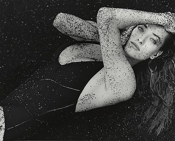 Tatjana Patitz - pretty, tatjana patitz, sand, graphy, supermodel, beauty, famous, nice, celebrity, 90s, classy, black and white, lips, sensual, sexy, blond, eyes, bw, beautiful, woman, elegant, fashion, pretty, body, face, tempting, chic HD wallpaper