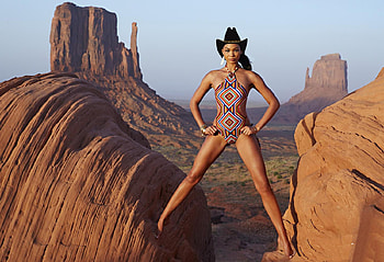Cowgirl Chanel.., style, cowgirl, fun, ranch, outdoors, mountains, western, female, hats, plains, brunettes, fashion, si, models, girls, women, chanel iman HD wallpaper