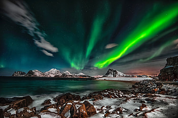 Aurora Borealis, winter, north, sea, light, snow, sky, stones, ice, beautiful HD wallpaper