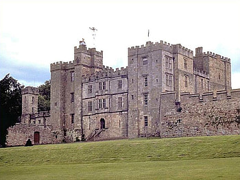 Chillingham Castle, apparitions, ghosts, haunted, castle, england HD wallpaper