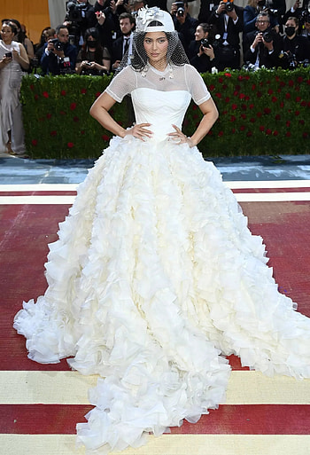 Met Gala 2022, Off-White wedding dress, Kylie Jenner's controversy, Evening's talking point HD phone wallpaper