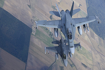 McDonnell Douglas CF-18 Hornet General Dynamics F-16 Fighting Falcon Jet Fighter Aircraft Warplane, planes HD wallpaper