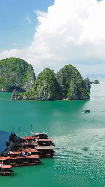 Halong Bay, que landscapes, Magnificent bay, Natural wonders HD phone wallpaper