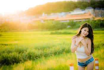 Alone In A Field . ., style, cowgirl, brunettes, outdoors, ranch, field, women, models, western, female HD wallpaper