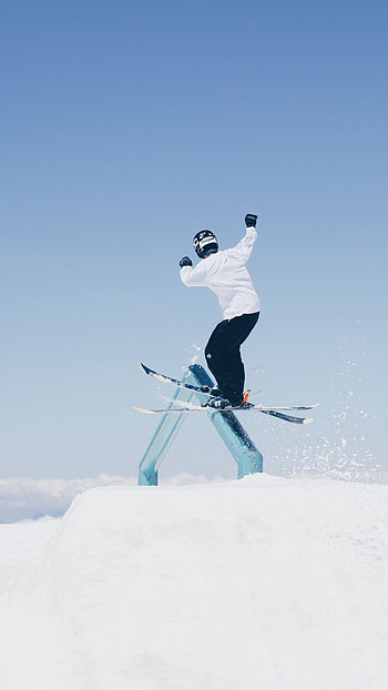 Skiing tricks, skiing, snow, winter HD phone wallpaper