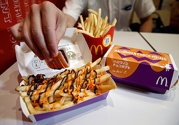 Halloween in Tokyo McDonalds, Pumpkin and Choco sauce, McDonalds, Japan, Tokyo HD wallpaper