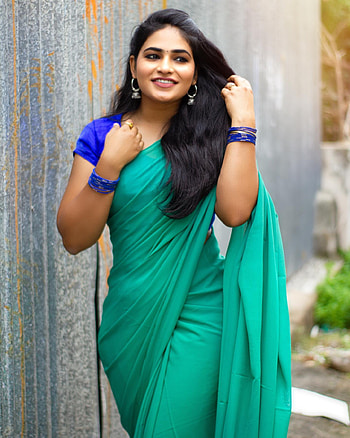 Shruti Selvam, saree beauty, Tamil actress HD phone wallpaper