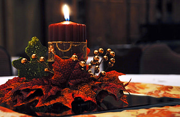 ~Christmas Glow~, magic, design, entertainment, wonderful, fashion, centerpiece, candle, light, love, christmas, flowers, peace, deep red HD wallpaper