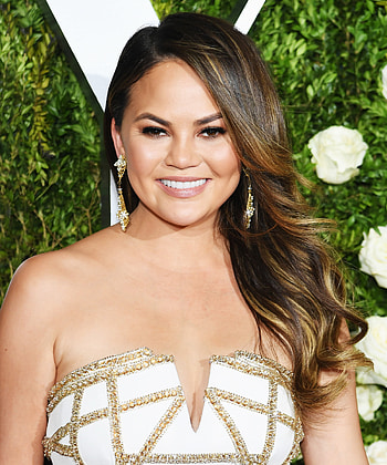 Tony Awards 2017, Chrissy Teigen HD phone wallpaper