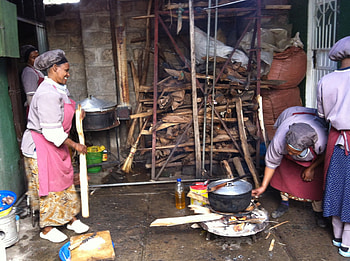Ethiopian Kitchen, poverty, cooks, ethiopia, orphanage HD wallpaper