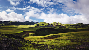 Nature's masterpiece, Serene green landscape, Rolling hills, Captivating scenery HD wallpaper